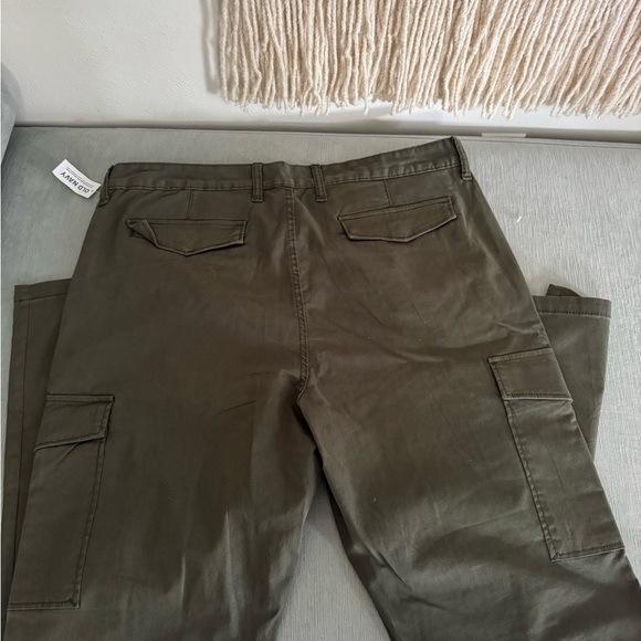Old Navy Tall Men's Dark Green Cargo Pants - Picture 4 of 4